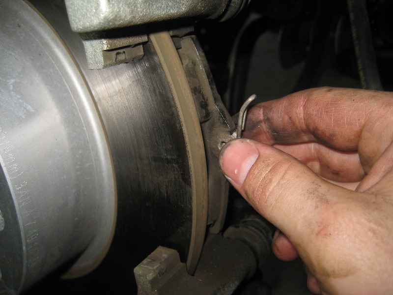 VW-Beetle-Rear-Disc-Brake-Pads-Replacement-Guide-026