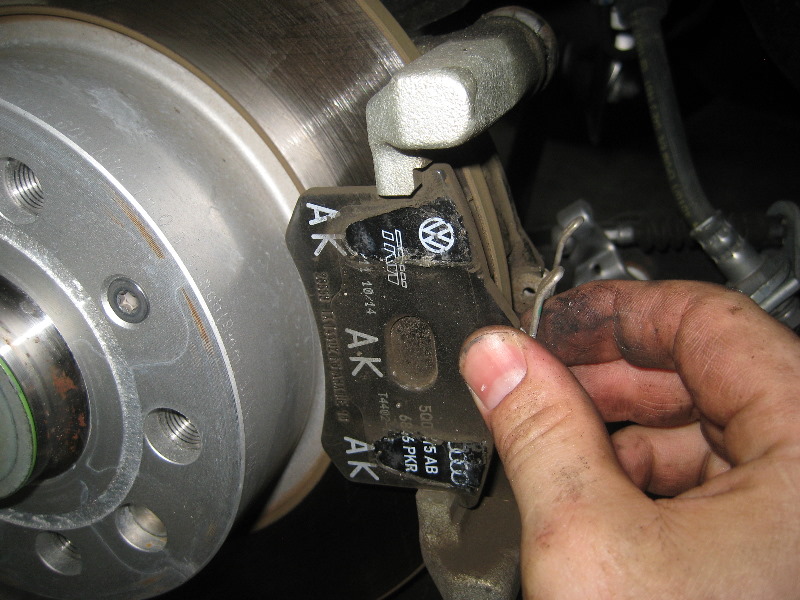 VWBeetleRearDiscBrakePadsReplacementGuide027