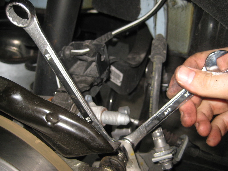 VW-Beetle-Rear-Disc-Brake-Pads-Replacement-Guide-030