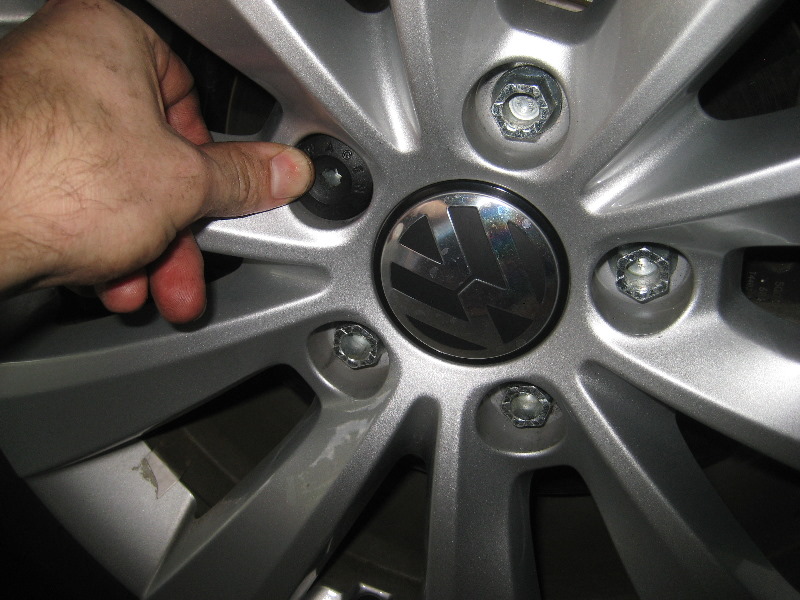 VW-Beetle-Rear-Disc-Brake-Pads-Replacement-Guide-036