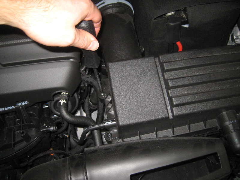 VW-Beetle-TSI-Turbocharged-I4-Engine-Air-Filter-Replacement-Guide-003