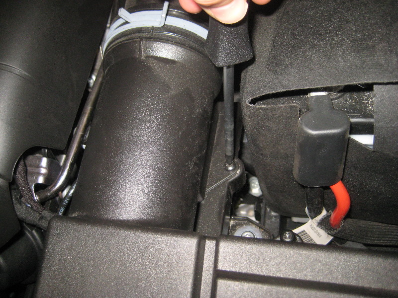 VW-Beetle-TSI-Turbocharged-I4-Engine-Air-Filter-Replacement-Guide-005