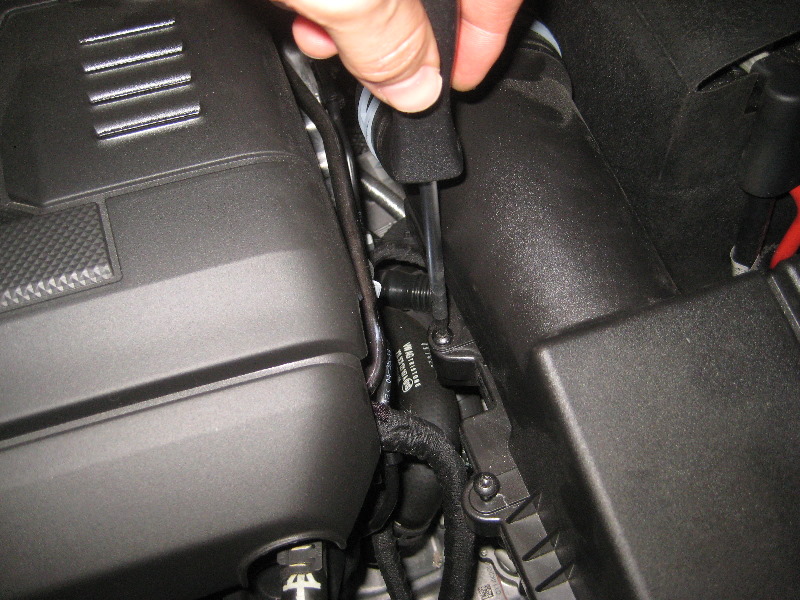 VW-Beetle-TSI-Turbocharged-I4-Engine-Air-Filter-Replacement-Guide-006