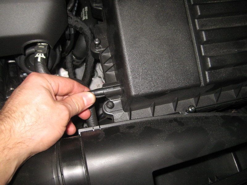 VW-Beetle-TSI-Turbocharged-I4-Engine-Air-Filter-Replacement-Guide-009
