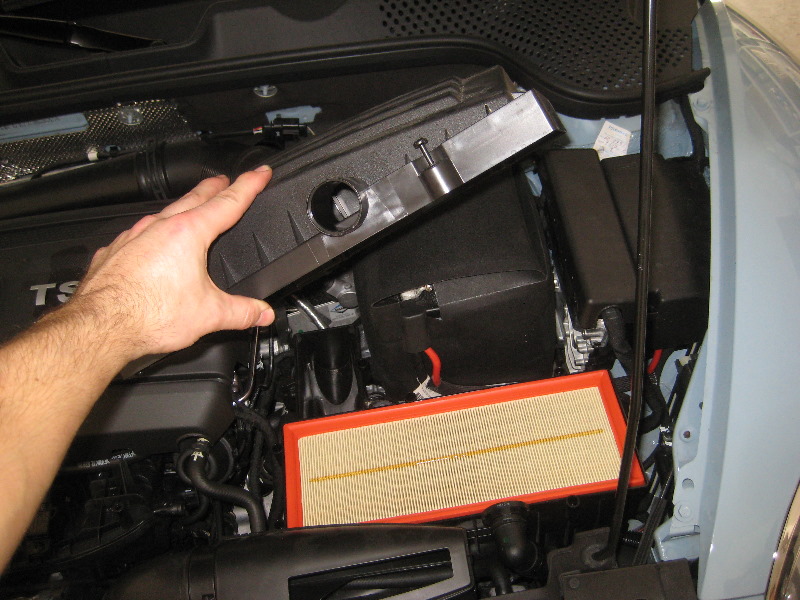 VWBeetleTSITurbochargedI4EngineAirFilterReplacementGuide011