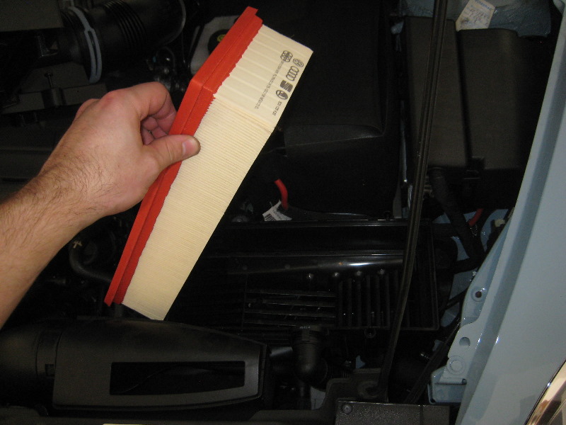 VW-Beetle-TSI-Turbocharged-I4-Engine-Air-Filter-Replacement-Guide-012