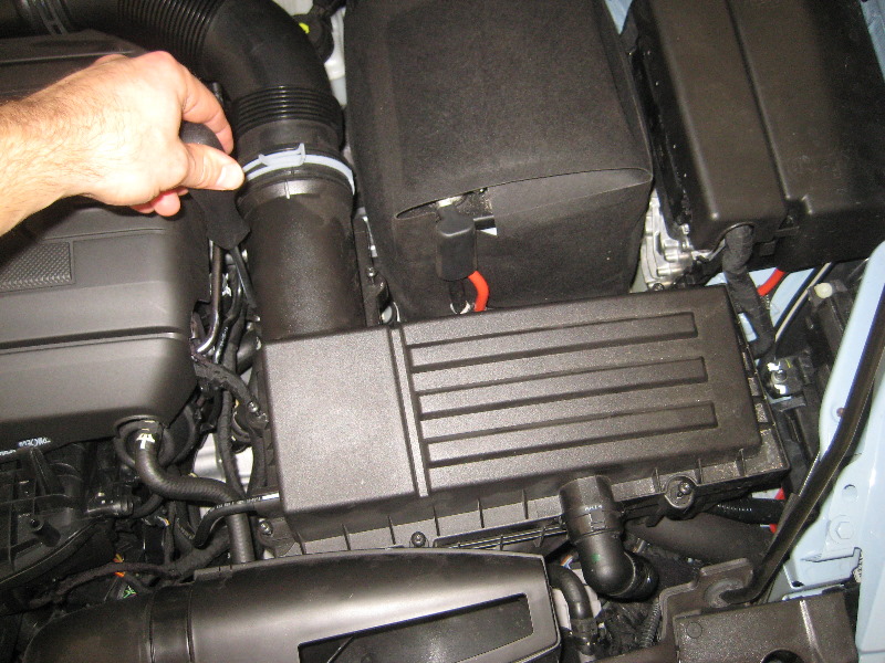 VW-Beetle-TSI-Turbocharged-I4-Engine-Air-Filter-Replacement-Guide-022