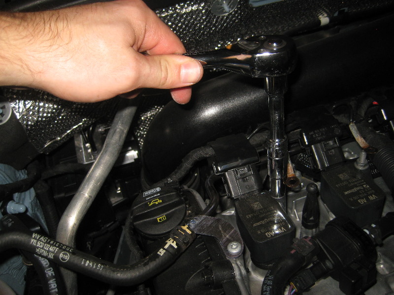 VW-Beetle-TSI-Turbocharged-I4-Engine-Spark-Plugs-Replacement-Guide-009