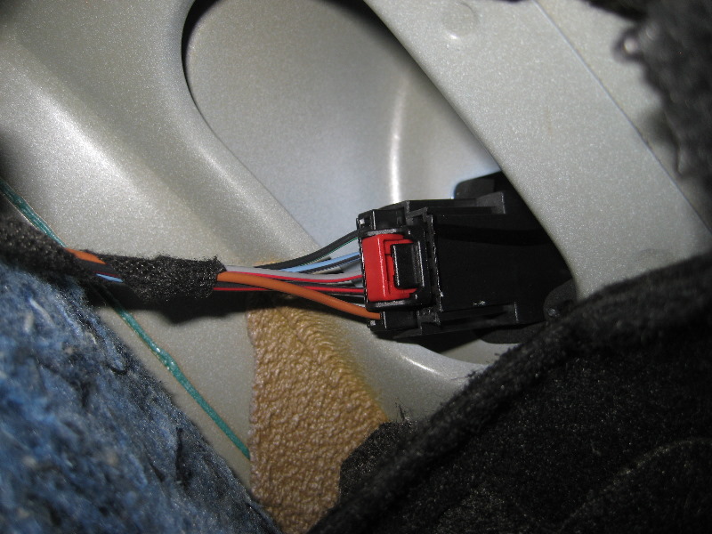 VW-Beetle-Tail-Light-Bulbs-Replacement-Guide-007