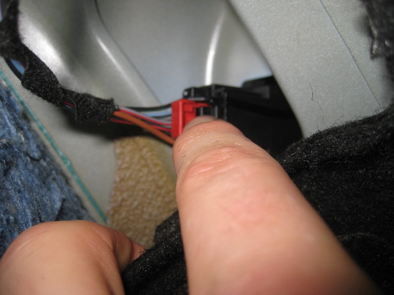 VW-Beetle-Tail-Light-Bulbs-Replacement-Guide-008