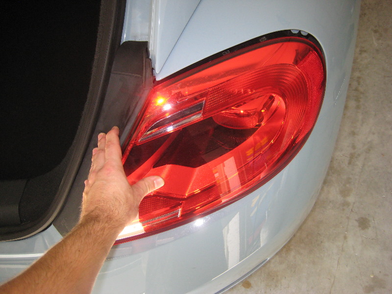 VWBeetleTailLightBulbsReplacementGuide010