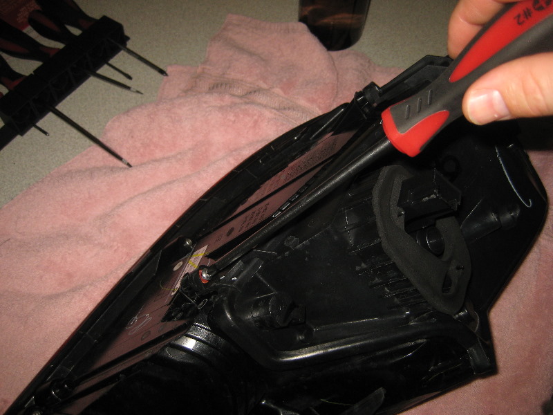 VW-Beetle-Tail-Light-Bulbs-Replacement-Guide-014