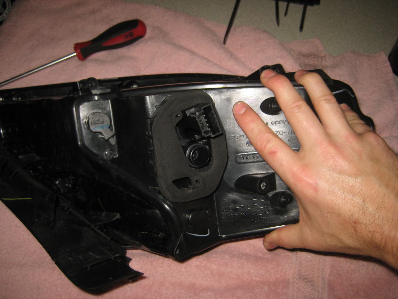 VW-Beetle-Tail-Light-Bulbs-Replacement-Guide-016