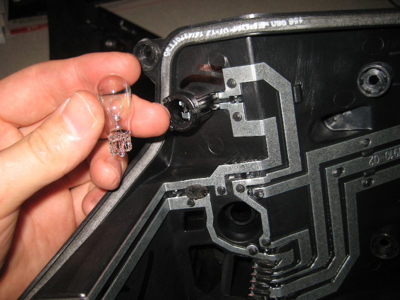 VW-Beetle-Tail-Light-Bulbs-Replacement-Guide-018