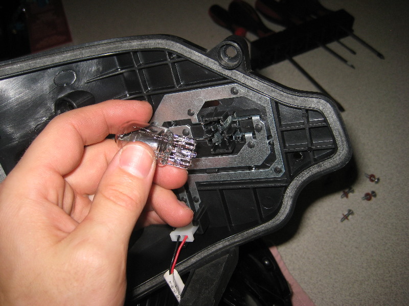 VW-Beetle-Tail-Light-Bulbs-Replacement-Guide-019