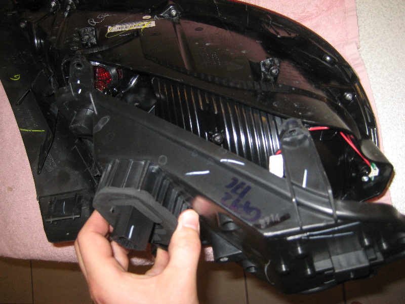 VWBeetleTailLightBulbsReplacementGuide021