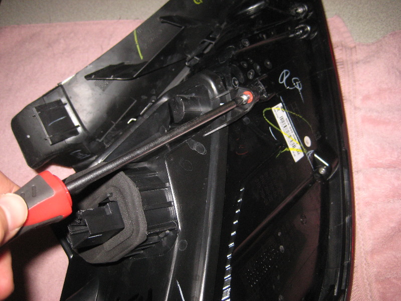 VW-Beetle-Tail-Light-Bulbs-Replacement-Guide-022