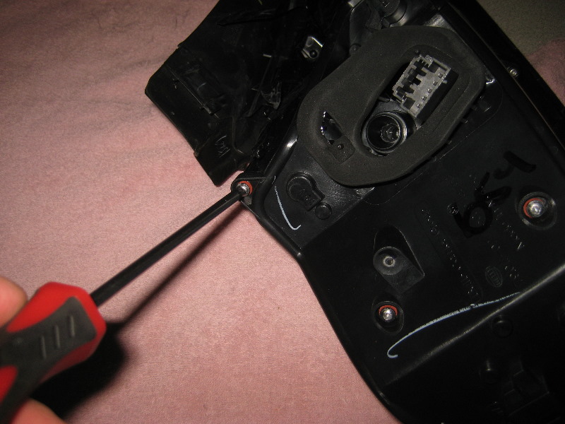 VW-Beetle-Tail-Light-Bulbs-Replacement-Guide-023