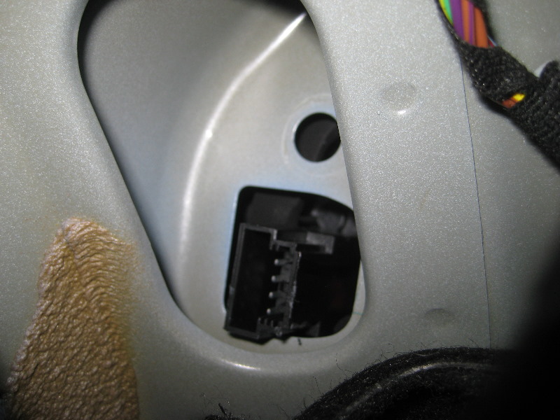 VW-Beetle-Tail-Light-Bulbs-Replacement-Guide-027