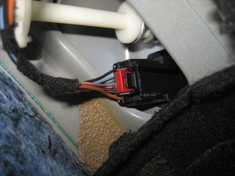 VW-Beetle-Tail-Light-Bulbs-Replacement-Guide-031