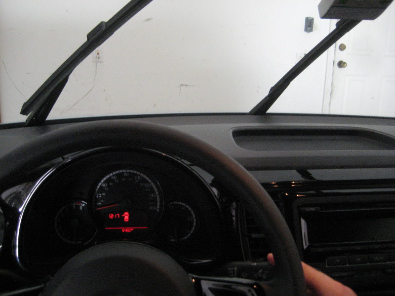 VWBeetleWindshieldWindowWiperBladesReplacementGuide002