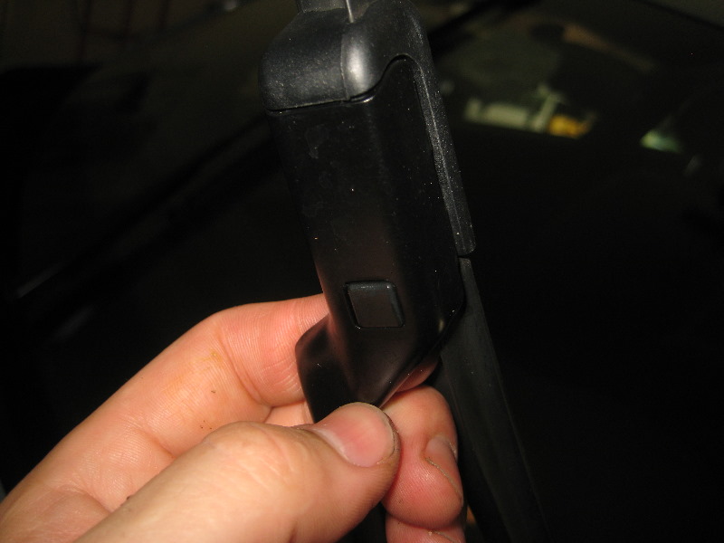 VWBeetleWindshieldWindowWiperBladesReplacementGuide005