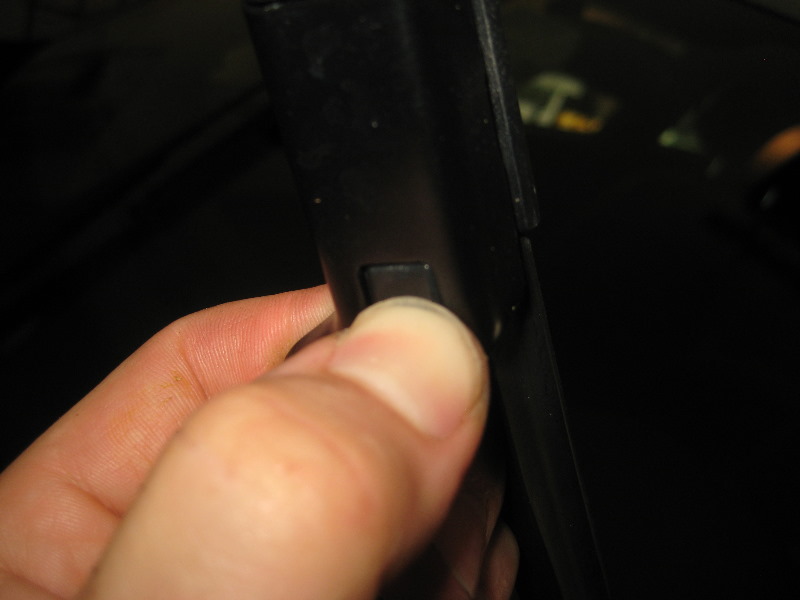 VW-Beetle-Windshield-Window-Wiper-Blades-Replacement-Guide-006