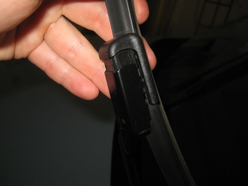 VW-Beetle-Windshield-Window-Wiper-Blades-Replacement-Guide-008