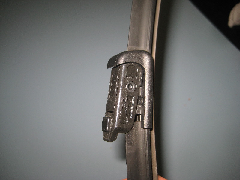 VWBeetleWindshieldWindowWiperBladesReplacementGuide009