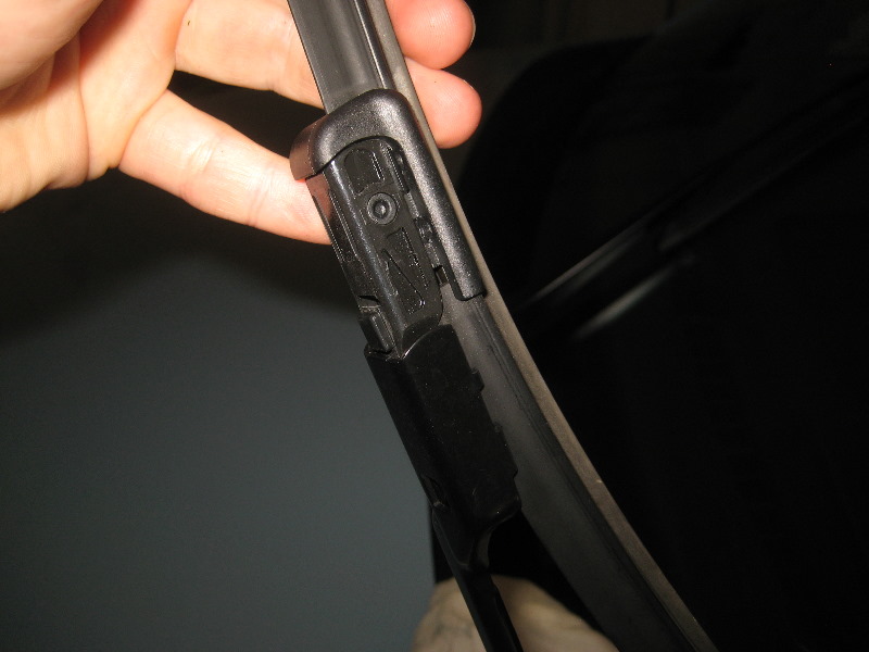 VWBeetleWindshieldWindowWiperBladesReplacementGuide012