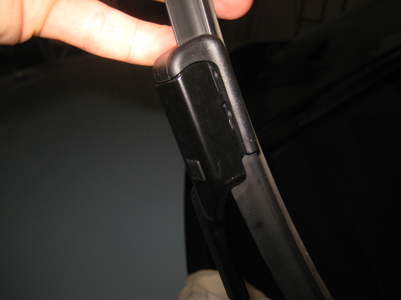 VWBeetleWindshieldWindowWiperBladesReplacementGuide013