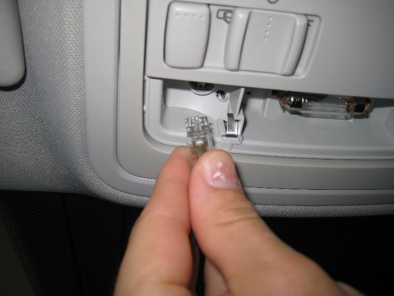 VW-Jetta-Dome-Map-Light-Bulbs-Replacement-Guide-005