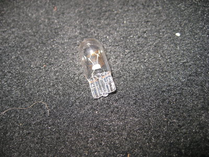 VW-Jetta-Dome-Map-Light-Bulbs-Replacement-Guide-007