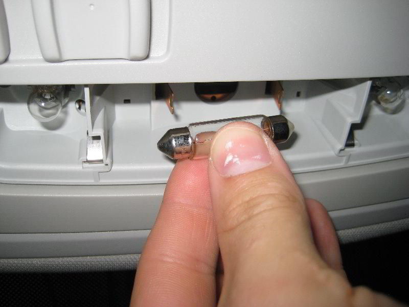 VW-Jetta-Dome-Map-Light-Bulbs-Replacement-Guide-008