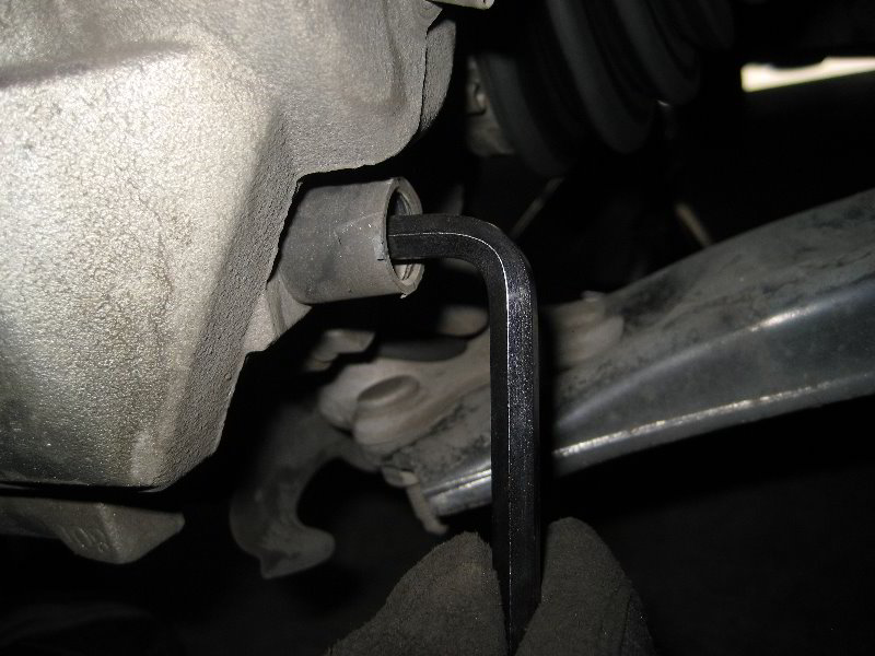 VW-Jetta-Front-Brake-Pads-Replacement-Guide-019