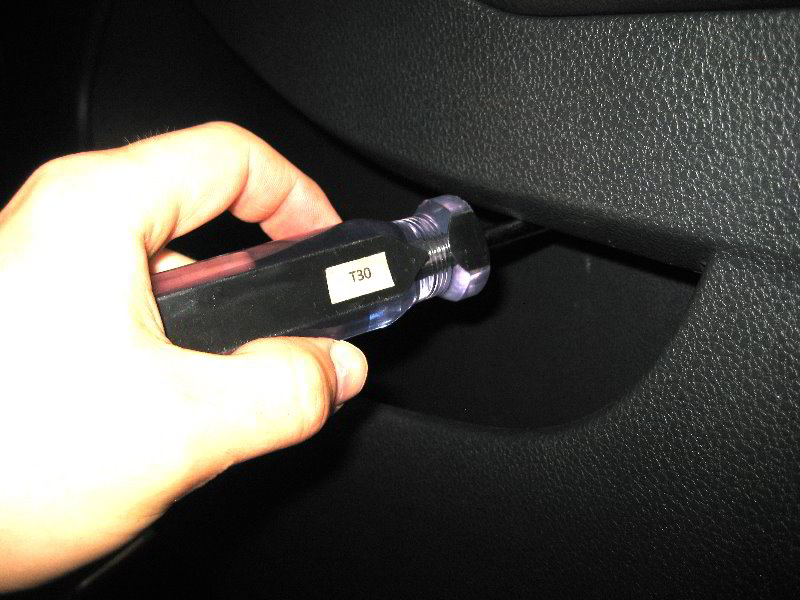 VW-Jetta-Interior-Door-Panel-Speaker-Replacement-Guide-017