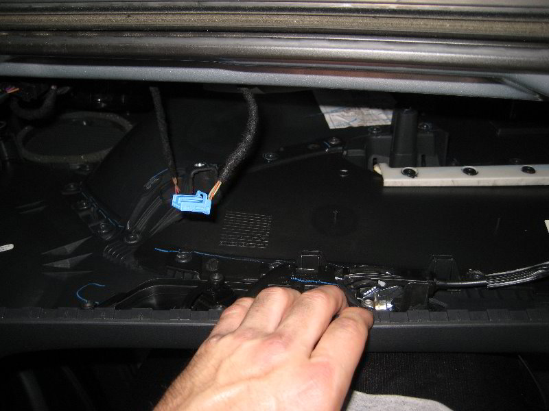 VW-Jetta-Interior-Door-Panel-Speaker-Replacement-Guide-030
