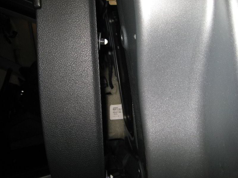 VW-Jetta-Interior-Door-Panel-Speaker-Replacement-Guide-046