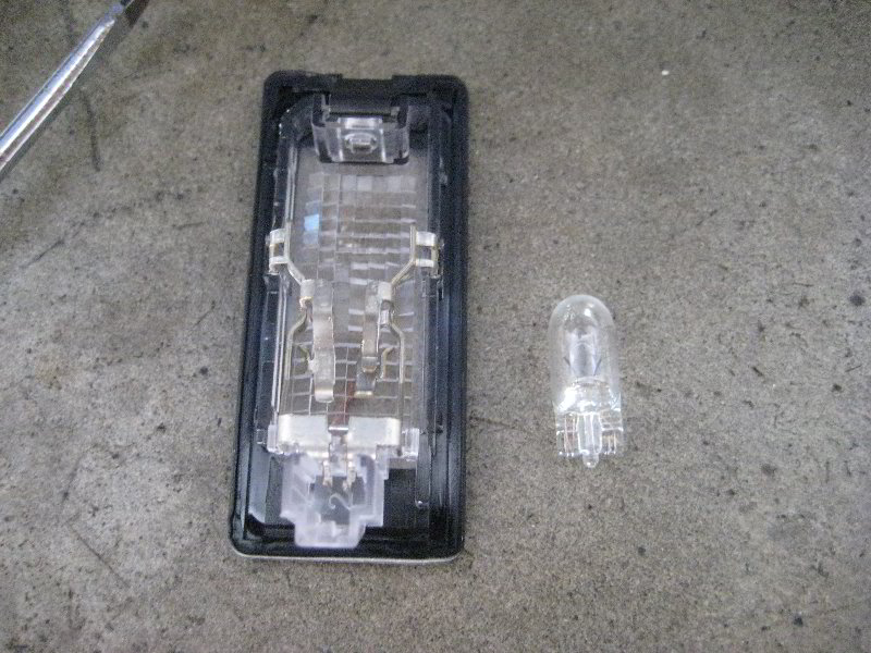 VW-Jetta-License-Plate-Light-Bulbs-Replacement-Guide-007