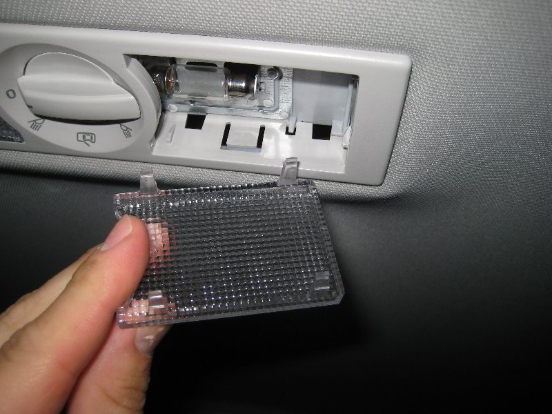 VW-Jetta-Rear-Passenger-Reading-Light-Bulbs-Replacement-Guide-003