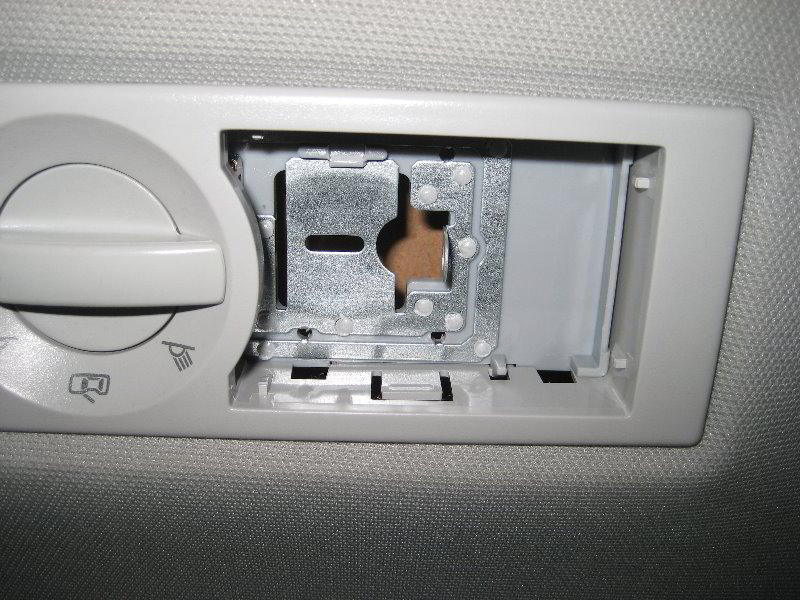 VW-Jetta-Rear-Passenger-Reading-Light-Bulbs-Replacement-Guide-007