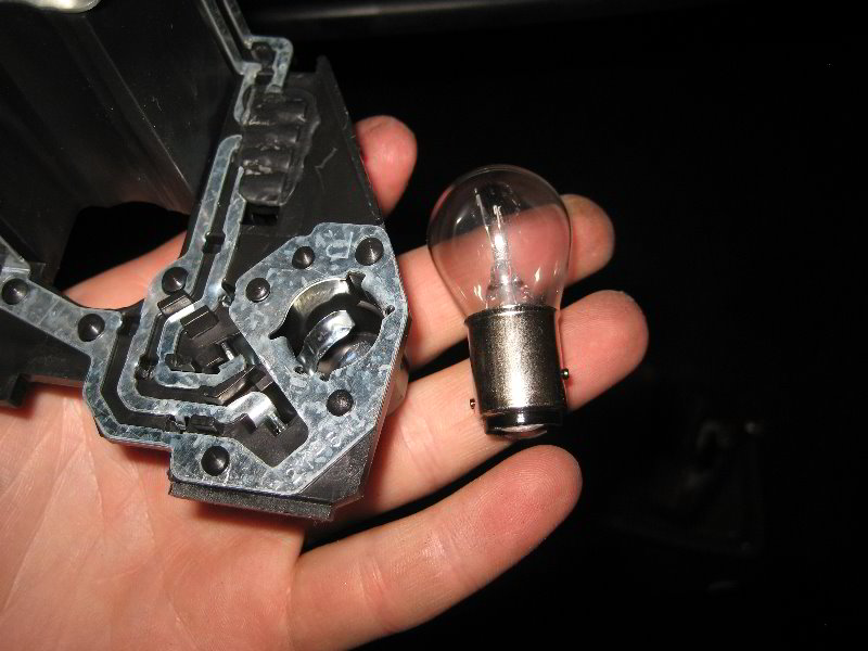 VW-Jetta-Tail-Light-Bulbs-Replacement-Guide-013
