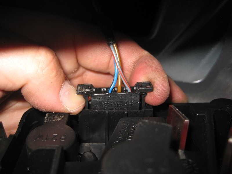 VW-Jetta-Tail-Light-Bulbs-Replacement-Guide-031