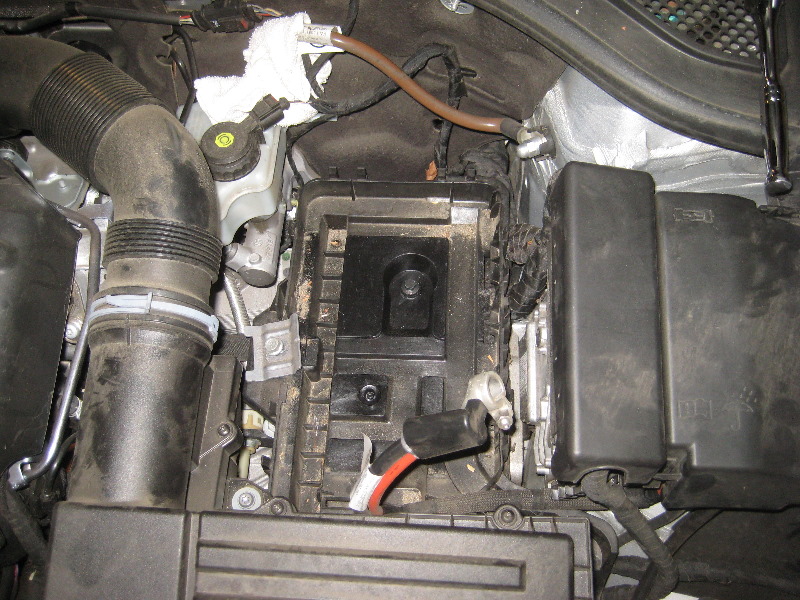 2012-2015-VW-Passat-12V-Automotive-Battery-Replacement-Guide-015