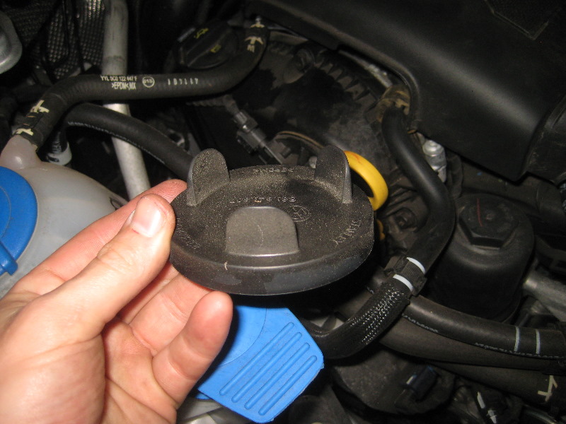 2012-2015-VW-Passat-Headlight-Bulbs-Replacement-Guide-004