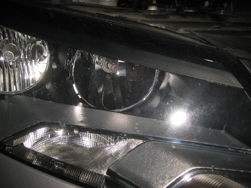 2012-2015-VW-Passat-Headlight-Bulbs-Replacement-Guide-013