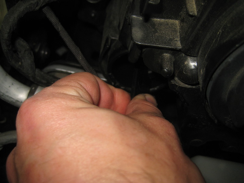 2012-2015-VW-Passat-Headlight-Bulbs-Replacement-Guide-029