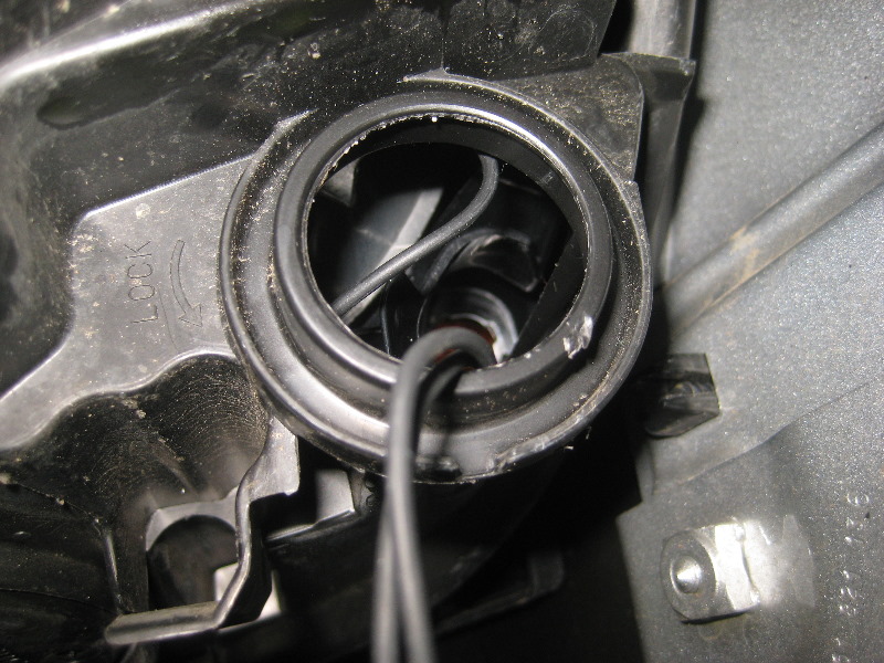 2012-2015-VW-Passat-Headlight-Bulbs-Replacement-Guide-047