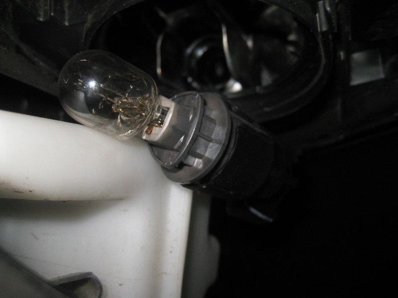 2012-2015-VW-Passat-Headlight-Bulbs-Replacement-Guide-053