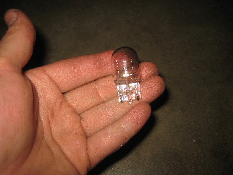 2012-2015-VW-Passat-Headlight-Bulbs-Replacement-Guide-054